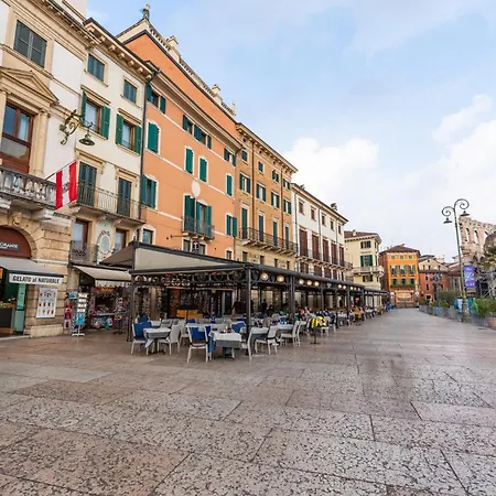 Piazza Bra - Refined 130 Sqm With 2 Apartment *