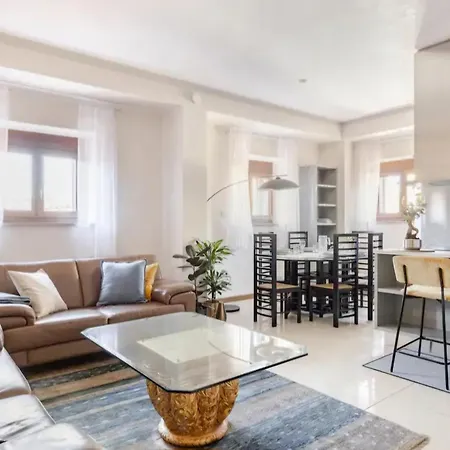 Апартаменты Piazza Bra - Refined 130 Sqm With 2